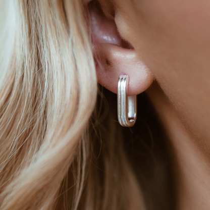 Pendientes de aro colgantes de perla acanalada de plata