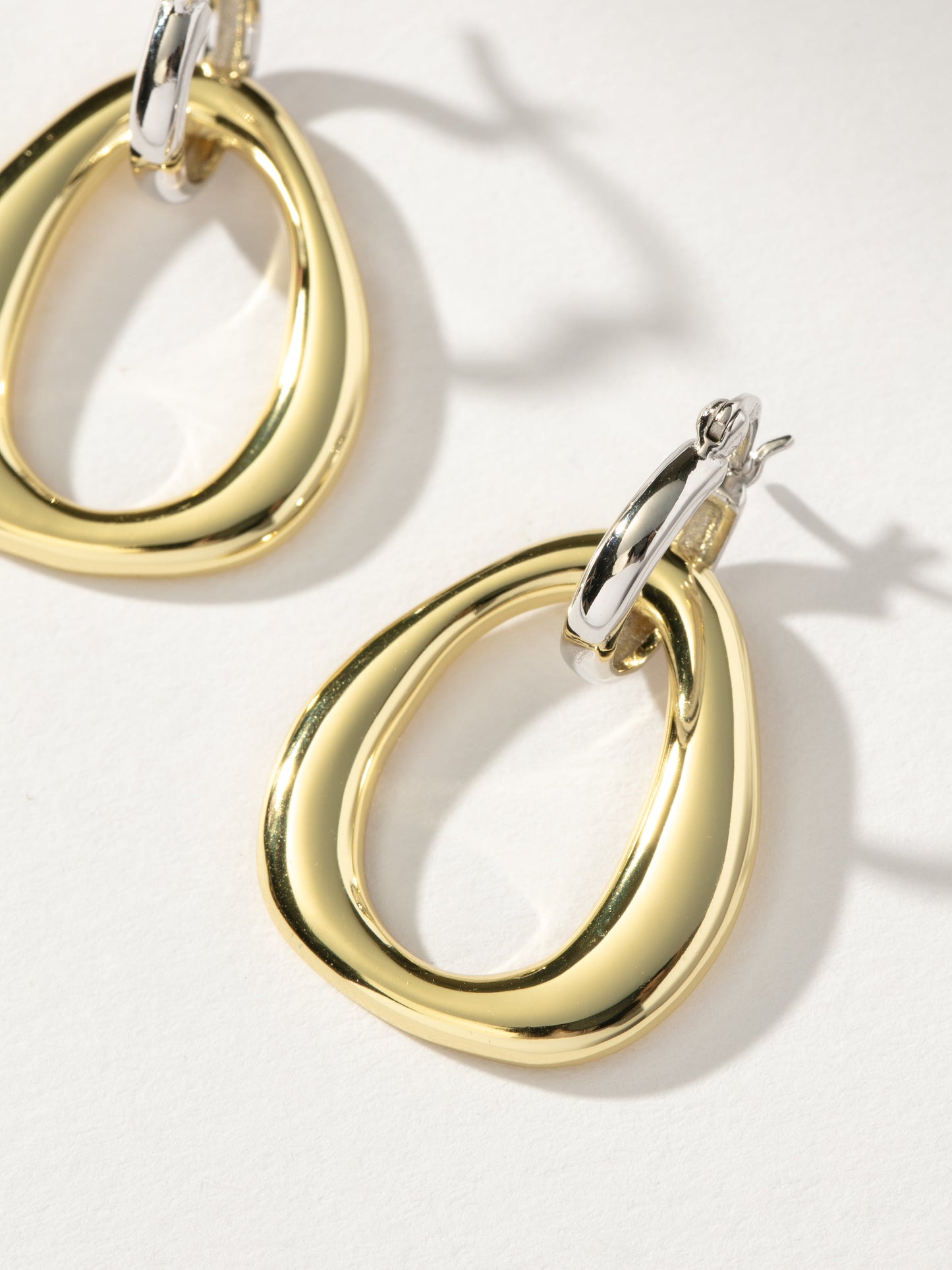Statement-Creolen im Mix-Stil