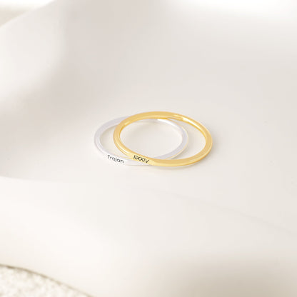 Stapelbarer Namensring aus Sterlingsilber mit flacher Oberseite und superkleinem Ring