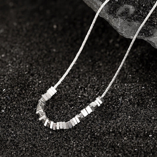 Collar con colgante de equilibrio con diseño triangular de piedras de Buda en plata de ley 925