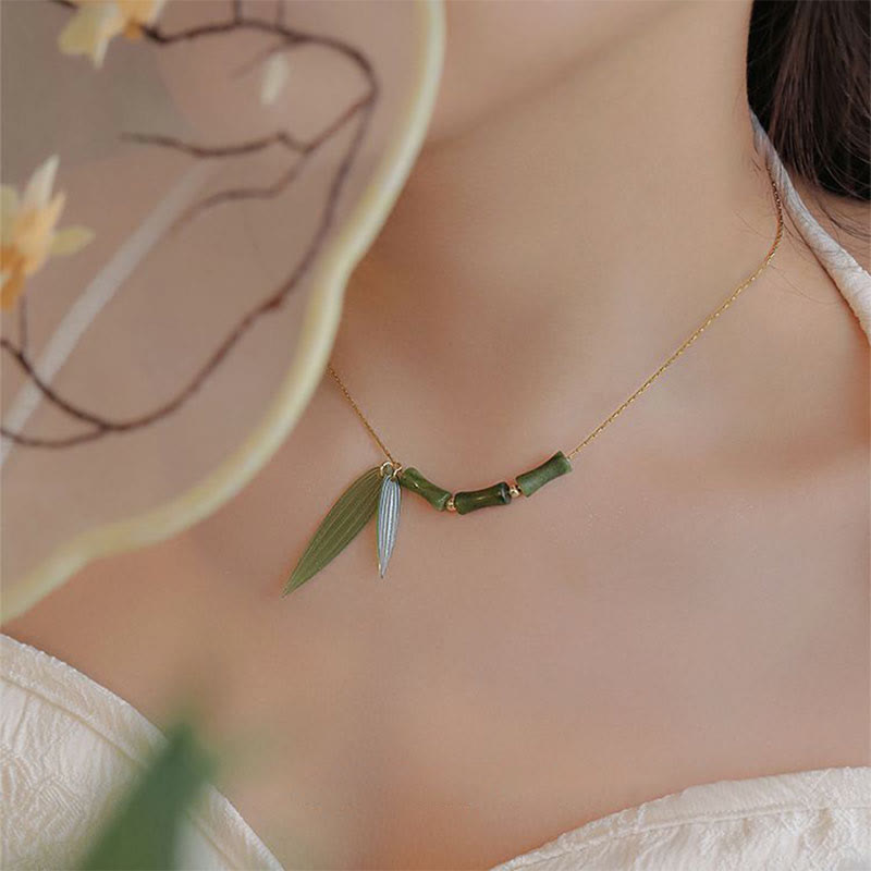 Collar con colgante de riqueza con diseño de hojas de bambú y jade y piedras de Buda