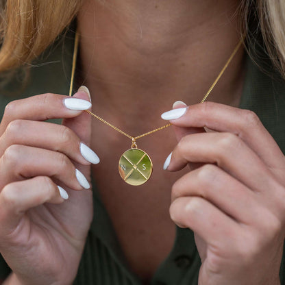 Collar con cuadrante circular grabable