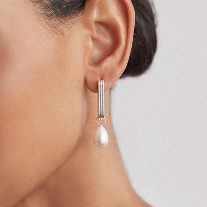 Pendientes de aro grandes de plata con perlas acanaladas