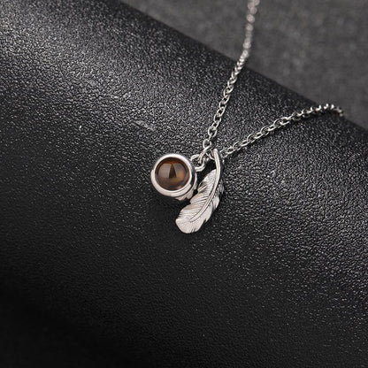 Collar personalizado con foto oculta y brillo de plumas 