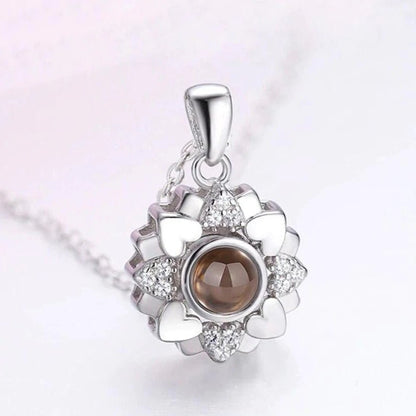 Collar de corazón con flor y proyección de fotos personalizado 