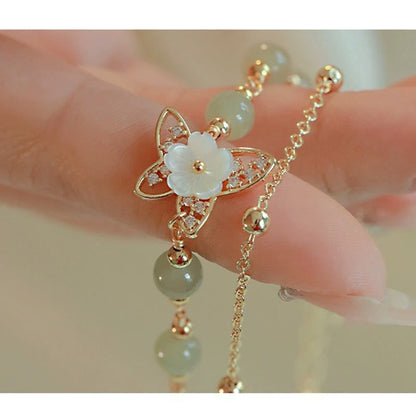 Pulsera de la suerte de doble capa con piedras de Buda, chapada en oro de 14 quilates, jade, mariposa, piedra tridacna y flor
