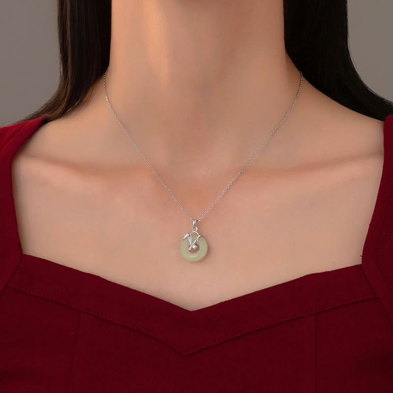 Collar con colgante de prosperidad y hebilla de paz con hojas de bambú y jade hetiano de plata de ley 925 con piedras de Buda 