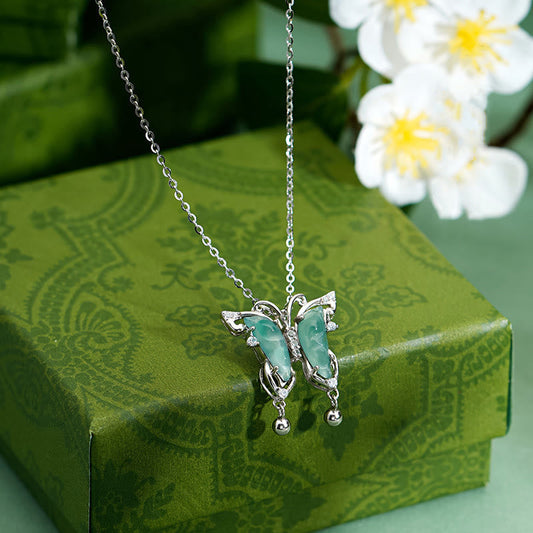 Collar con colgante de mariposa de la suerte de jade verde y piedras de Buda en plata de ley 925