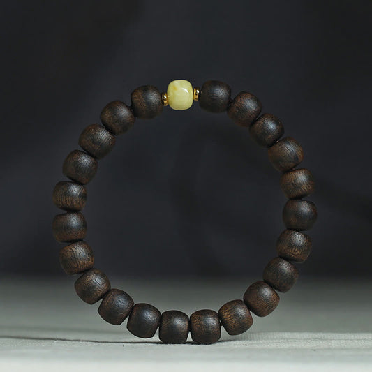 Buddha Stones Seltenes Brunei-Adlerholz-Bernstein-Armband mit Balance, Frieden und Ruhe