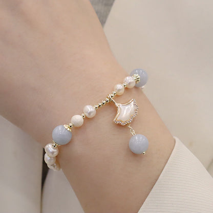 Pulsera con dije de mariposa, hoja de ginkgo y perla de aguamarina natural de Buda 