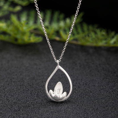 Collar con colgante de flor de loto y flor de loto de plata de ley 925 con piedras de Buda y diseño floral.