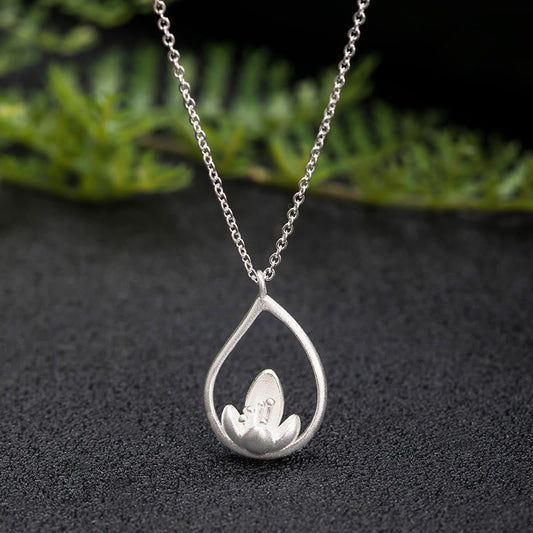 Collar con colgante de flor de loto y flor de loto de plata de ley 925 con piedras de Buda y diseño floral.