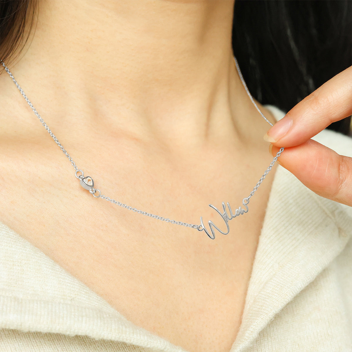 Moderne Namenskette mit Herz-Diamant-Akzent