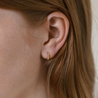 Delicados aros con cuentas de esfera