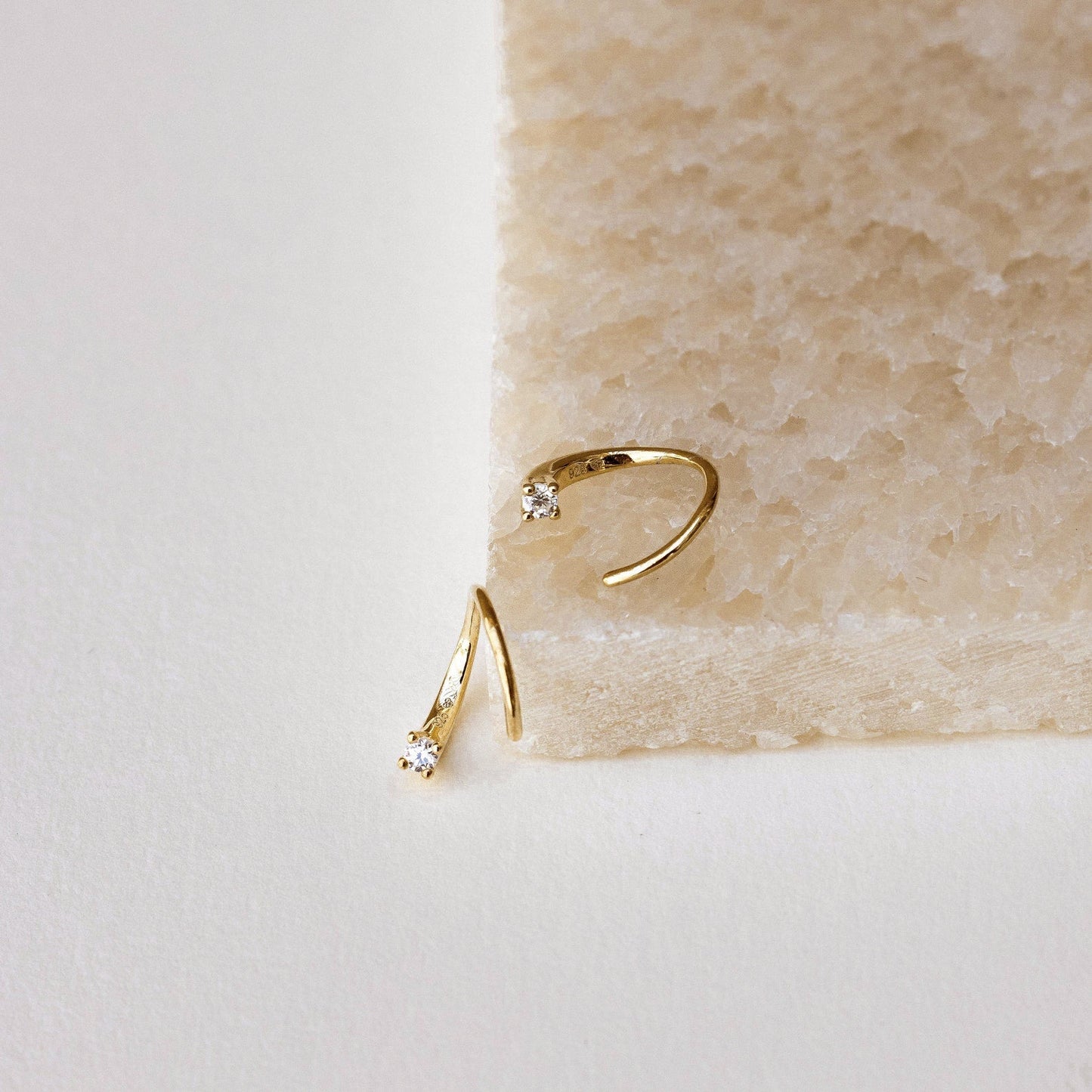 Jady Wire Diamond Creolen