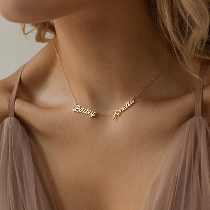 Collar con varios nombres de París
