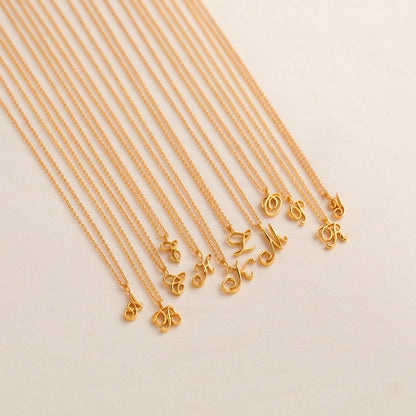 Collar con letras de Davina