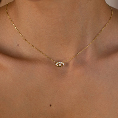 Collar de mal de ojo con amaryllis pavé