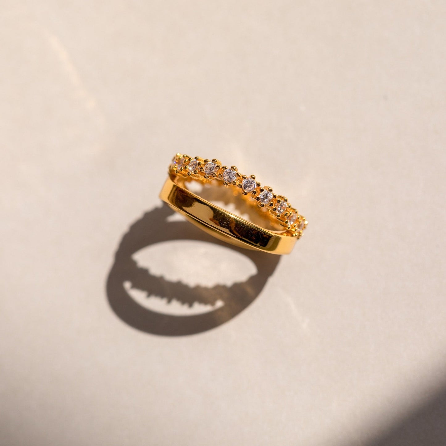 Anillo dúo de diamantes ondulados