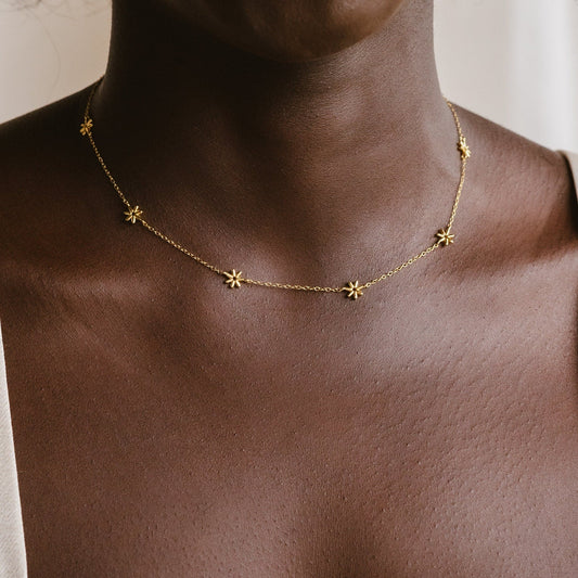 Collar de niña de las flores
