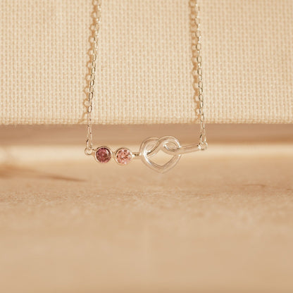 Collar con piedra de nacimiento y nudo de amor