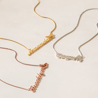 Collar con nombre de mariposa en cadena de caja