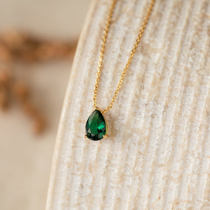 Collar con piedra de nacimiento de Ofelia