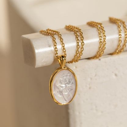 Collar de rosas vintage