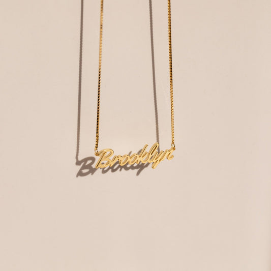 Collar con nombre Casella en cadena de caja