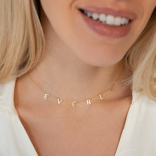 Collar con nombre y letra de Apolo