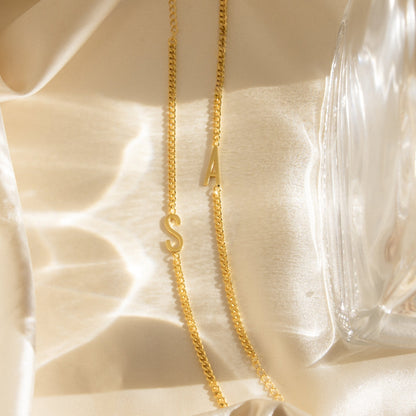 Pulsera con letras grandes 