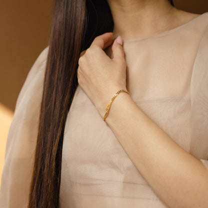 Pulsera con letras grandes 