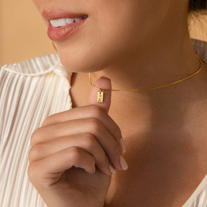 Mini collar con etiqueta de piedra de nacimiento