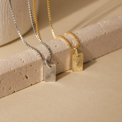 Mini collar con placa de huellas dactilares