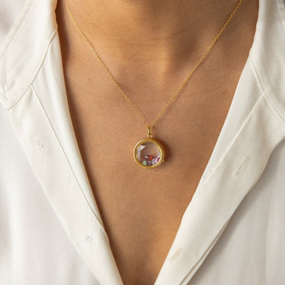 Collar con medallón circular 