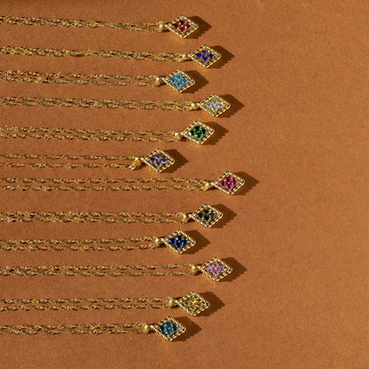 Collar con colgante de diamante y piedra de nacimiento