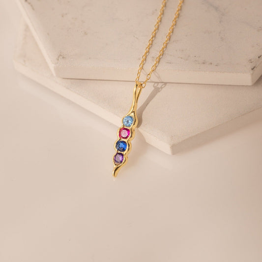 Collar con piedra de nacimiento en forma de vaina vertical