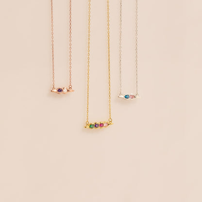 Collar con piedra de nacimiento en forma de vaina horizontal