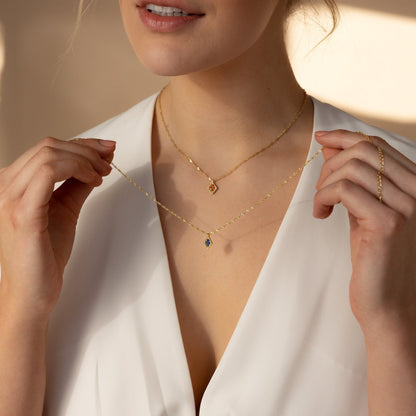 Collar con colgante de diamante y piedra de nacimiento