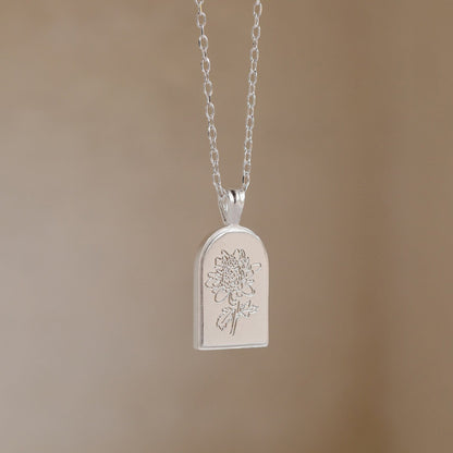 Collar con arco de flores de nacimiento