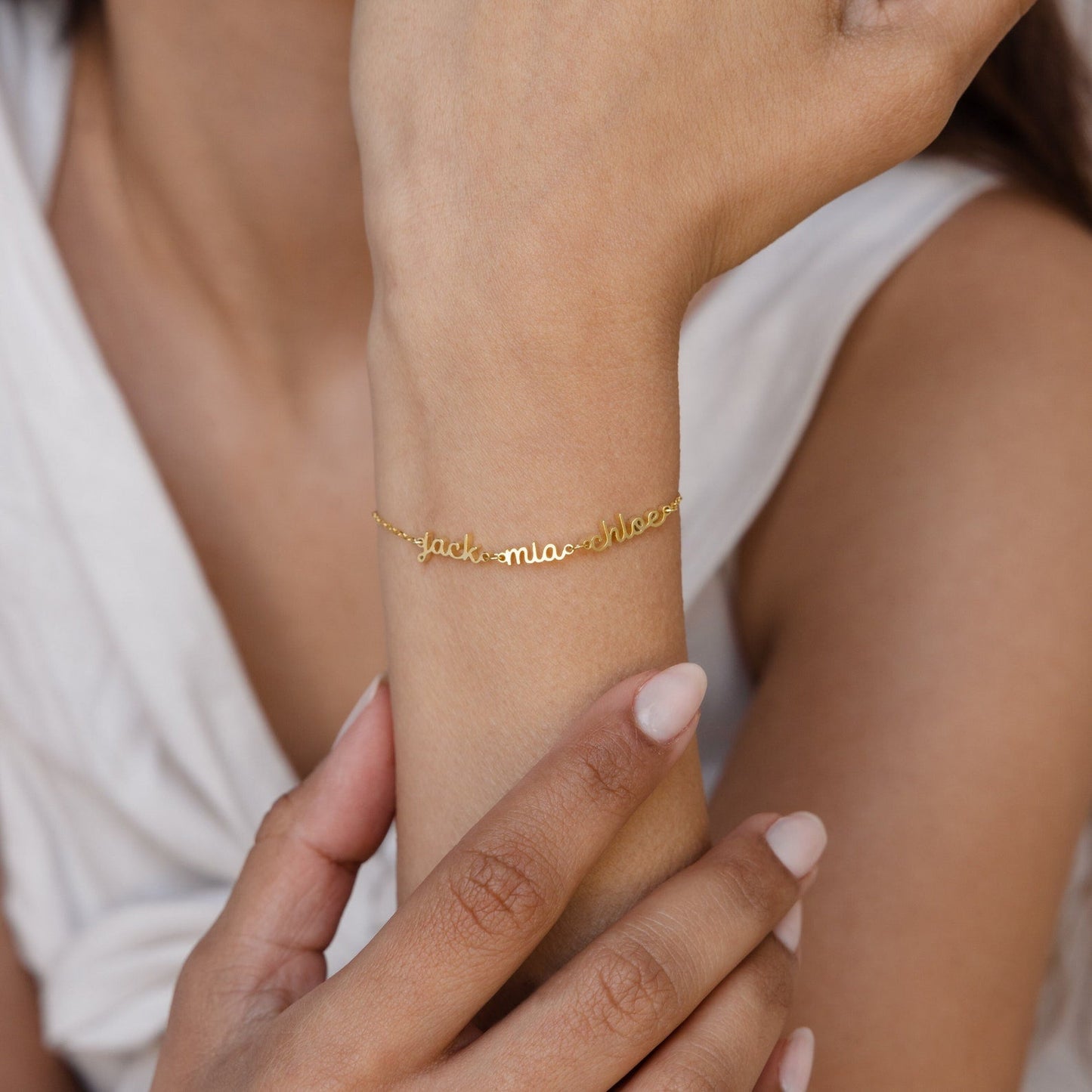 Pulsera pequeña con varios nombres 