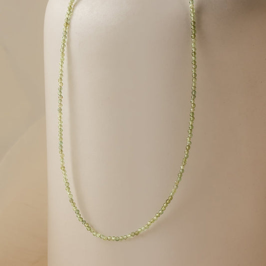 Collar de cuentas verde espuma de mar 