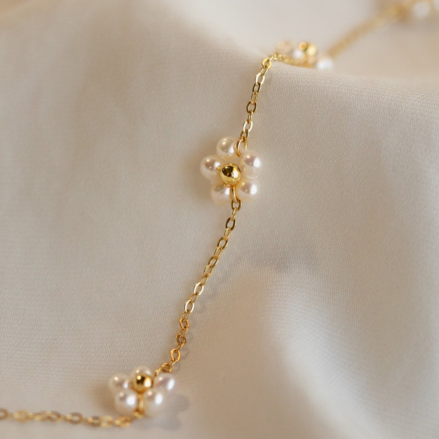 Collar de estación de perlas y flores