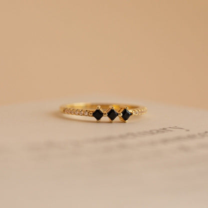 Anillo de diamantes negros Helena