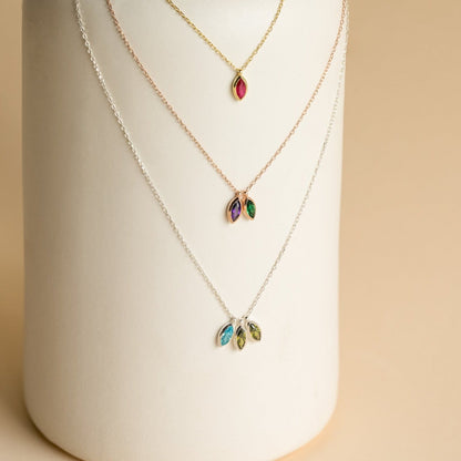 Collar con colgante de piedra de nacimiento de marquesa