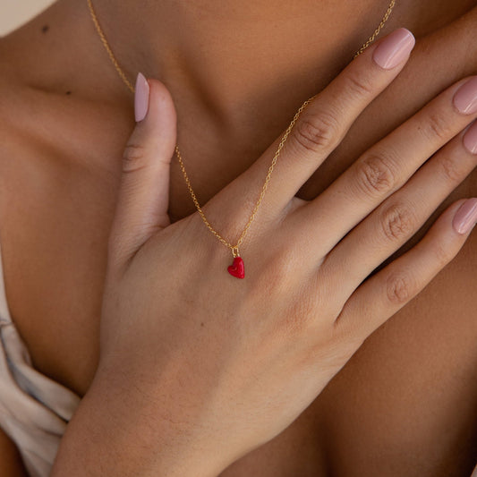 Collar de corazón rojo pequeño