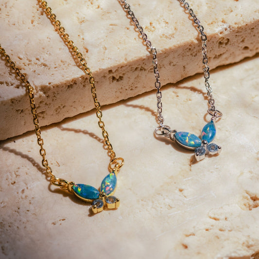 Collar de mariposa de ópalo azul