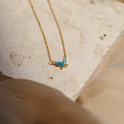 Collar de mariposa de ópalo azul