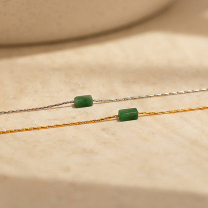 Delicado collar con barra de jade