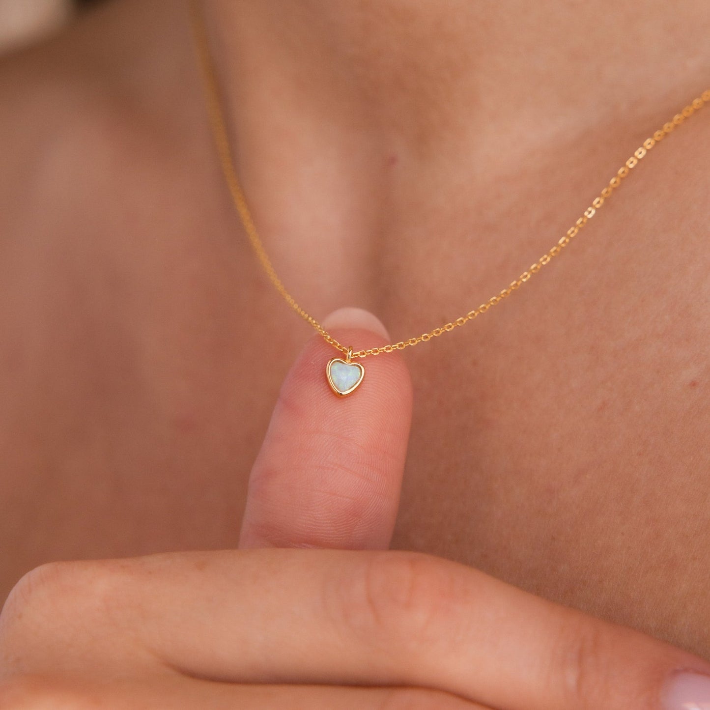 Collar de corazón de ópalo pequeño